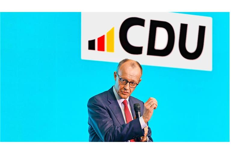 Friedrich Merz, Kanzlerkandidat der Union, hält an den Bundesanträgen zu einer härteren Migrationspolitik fest (Symbolbild).