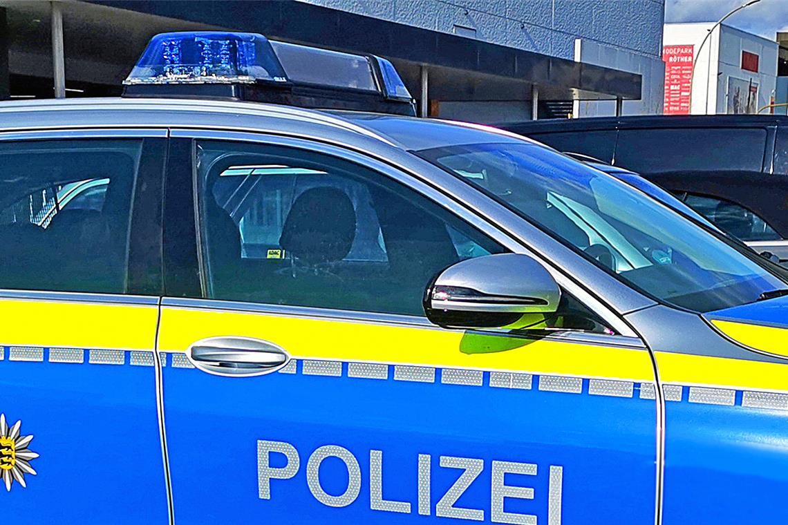 Fünf Fahrzeuge mussten abgeschleppt werden. (Symbolfoto). 