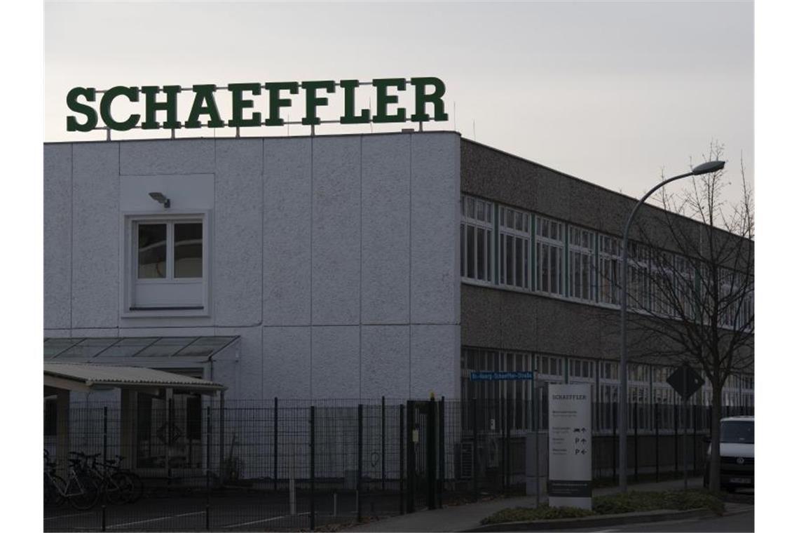 Schaeffler setzt wegen Ukraine-Krieg Prognose für 2022 aus Für das vergangene Jahr berichtete Schaeffler über deutliche Zuwächse bei Umsatz und Ergebnis. Foto: Paul Zinken/dpa