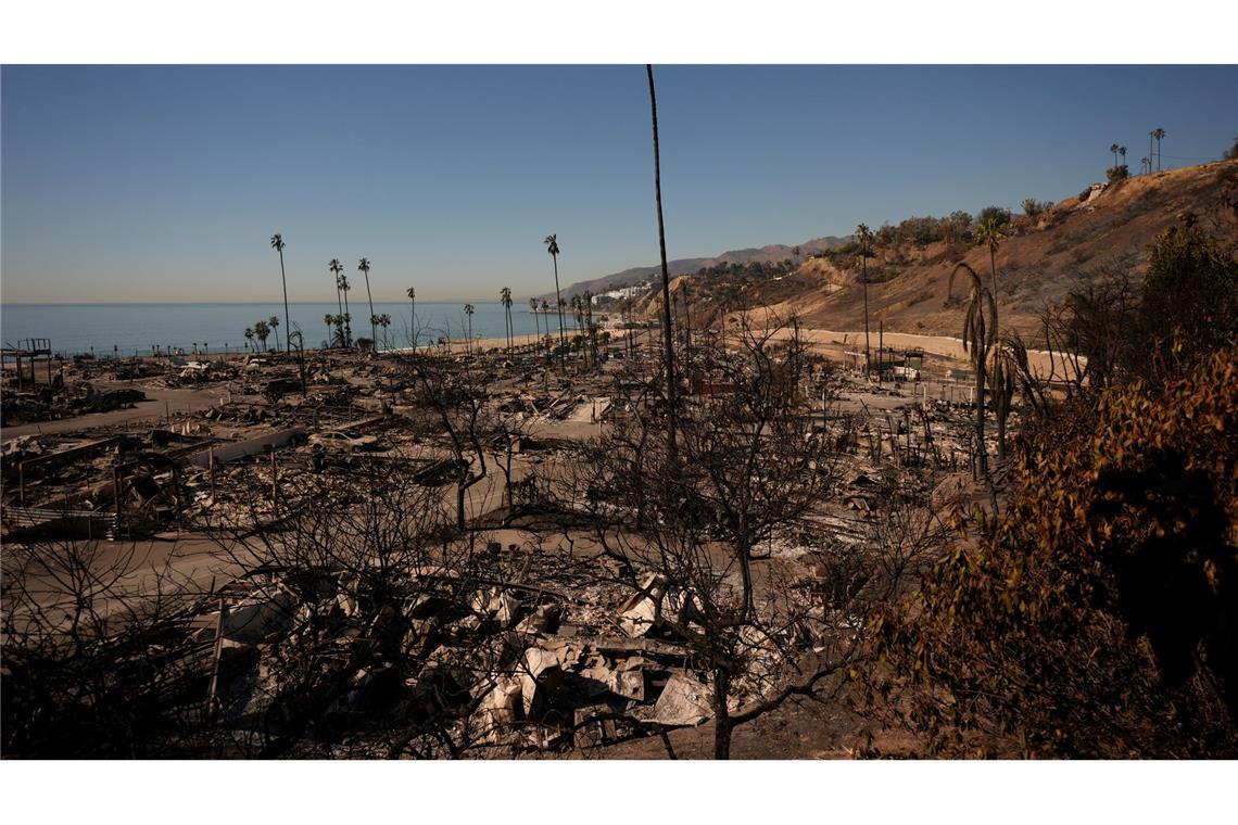 Feuerwehr in L.A. macht Fortschritte - Starkwinde flauen ab