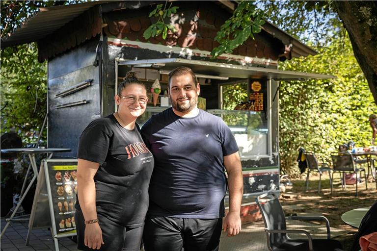 Für die Kiosk-Pächter Caterina Lapelosa und Valentino Tosto steht das Wohl ihrer Gäste im Mittelpunkt.Foto: Alexander Becher