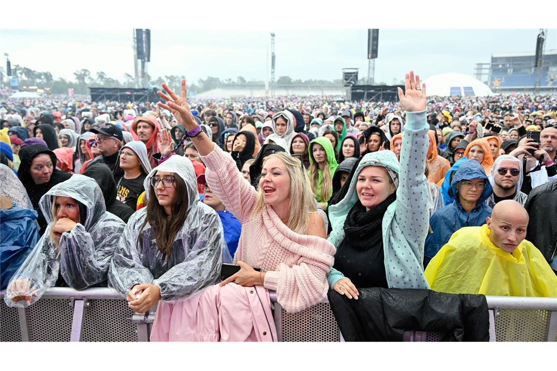 Für Freitag hatten die Veranstalter rund 90.000 Besucher auf dem Glücksgefühle-Festival erwartet.