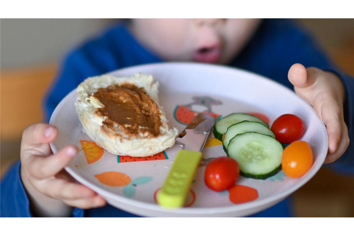 Für Kinder muss vegetarische Ernährung besonders gut gemacht sein, sagen Fachleute.