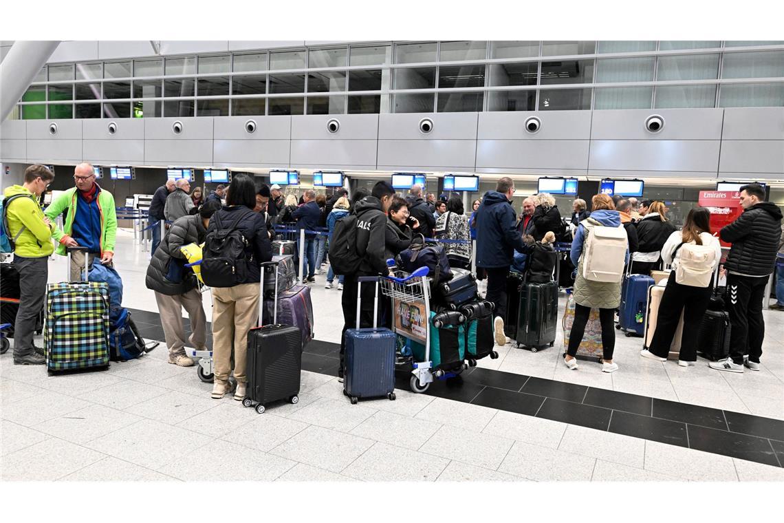 Für viele Passagiere wurde die Grenzkontrolle an den deutschen Flughäfen wegen einer IT-Störung zur Nervenprobe.