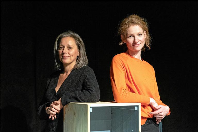 Gehen künftig getrennte Wege: Jasmin Meindl (links) und Juliane Putzmann vom Backnanger Bandhaus-Theater. Foto: Alexander Becher