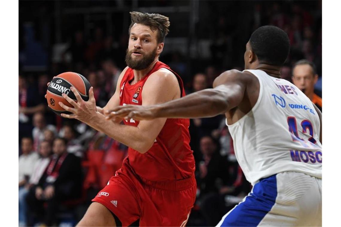 Basketballer legen los: Suche nach dem Quarantäne-Meister Geht mit dem FC Bayern als Favorit in das Finalturnier: Kapitän Danilo Barthel (l). Foto: Angelika Warmuth/dpa