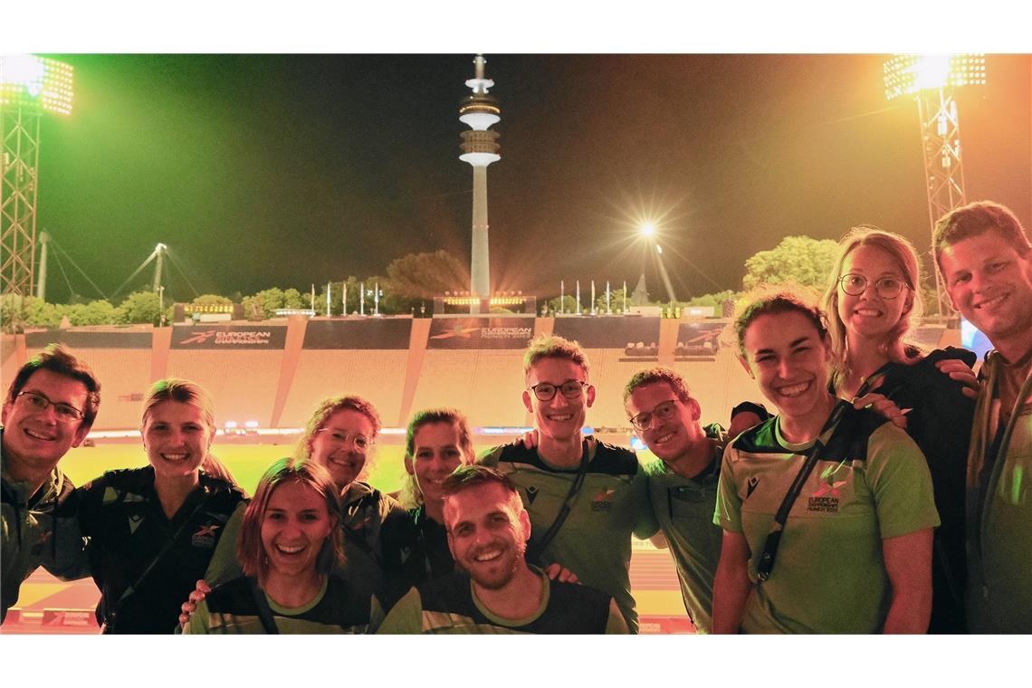 Gemeinsam Teil der Leichtathletikveranstaltung im Rahmen der European Championships rund ums Münchner Olympiastadion (von links): Nico Hettich, Britta Rosenland, Kathrin Wurst, Sinje Hettich, Vivian Kühnert, Markus Muth, Fabian Schlang, Timo Kühnert, Lena Schlag, Annika Burger und Pascal Kühnert. Foto: privat