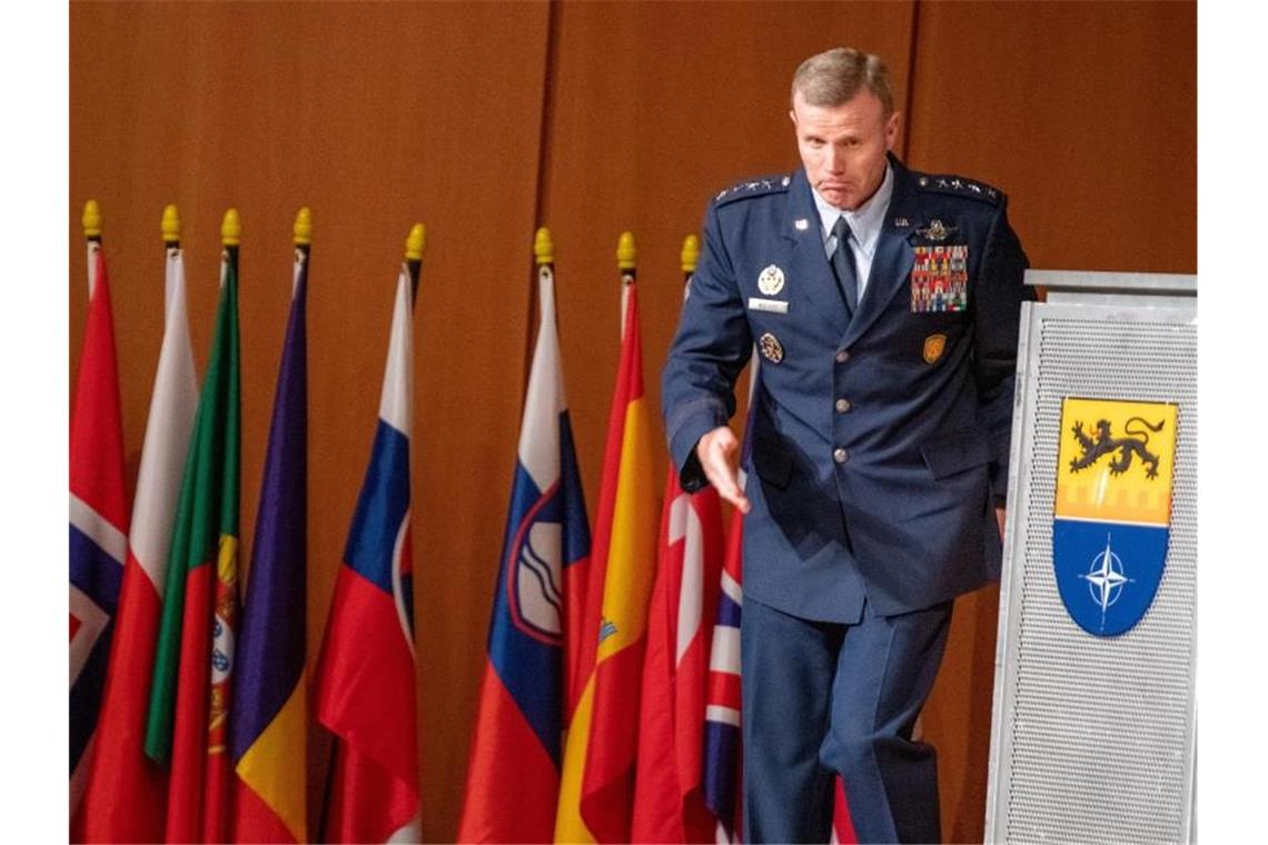 Biden ist „überzeugt“: Russland will Ukraine bald angreifen General Tod D. Wolters, der oberste Alliierte Befehlshaber der NATO in Europa, hat die Bereitschaftszeit für die Bündnissoldaten drastisch gekürzt (Archivbild). Foto: Stefan Puchner/dpa