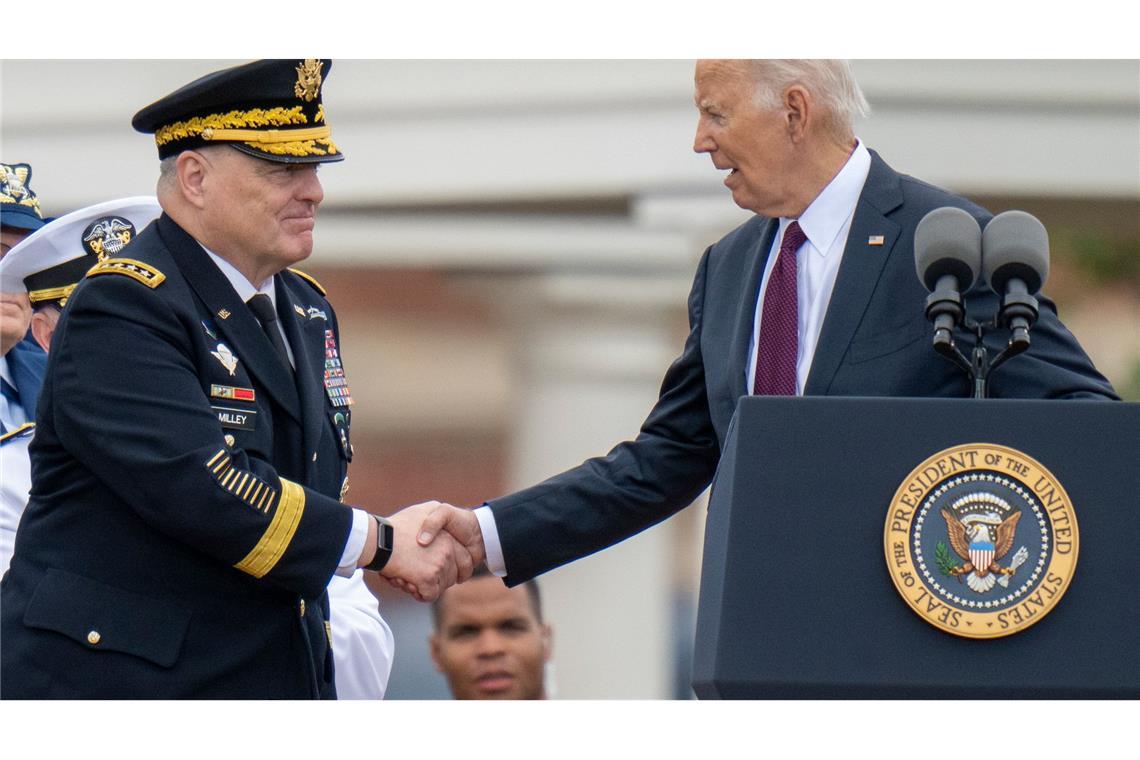 Generalstabschef Mark Milley mit US-Präsident Joe Biden. (Archivbild)