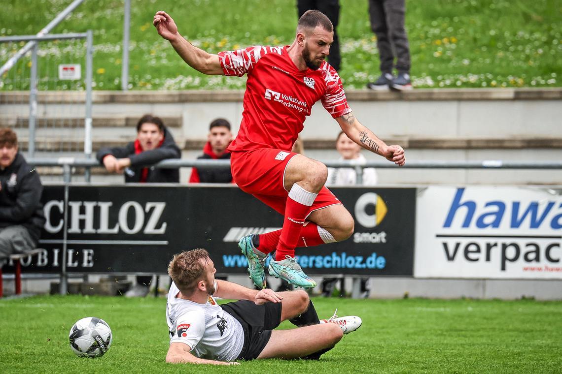 Gentian Lekaj und die TSG übersprangen die Hürde Holzhausen nur mit Mühe. Foto: Alexander Becher