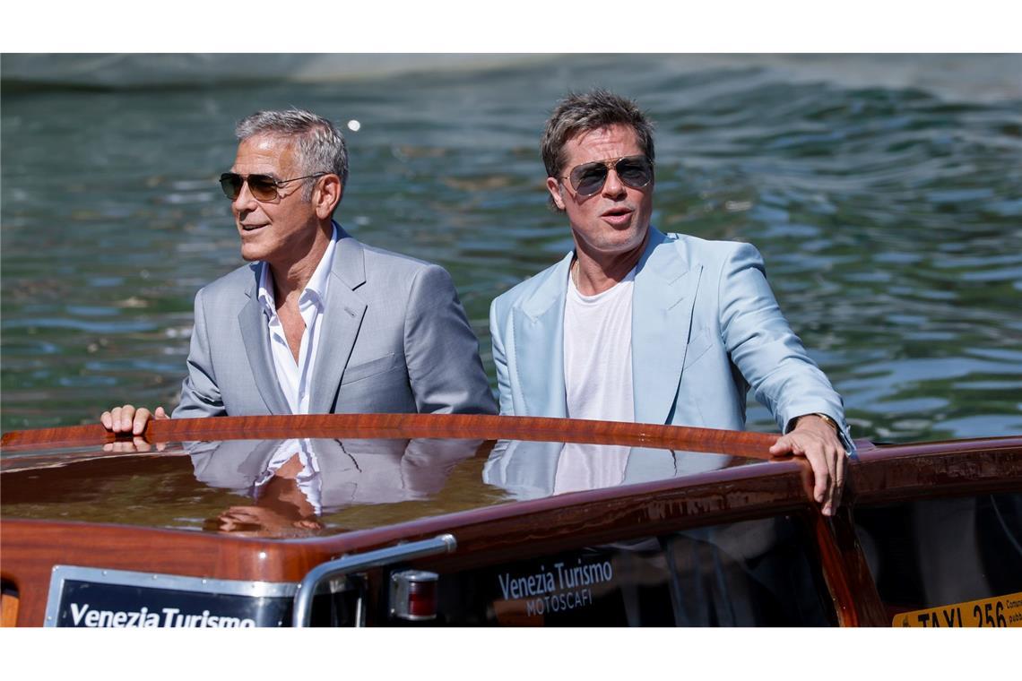 George Clooney und Brad Pitt genießen bei den Filmfestspielen eine Bootstour in Venedig.