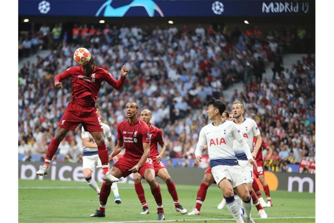 Klopp führt Liverpool gegen Tottenham auf Europas Thron Georginio Wijnaldum (oben) klärt im Liverpooler Strafraum für die Klopp-Elf. Foto: Jan Woitas