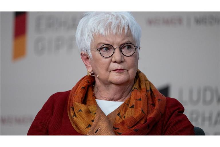 Gerda Hasselfeldt, Präsidentin des Deutschen Roten Kreuzes, erklärt, wie wichtig Erste-Hilfe-Kurse sind. (Archivbild)