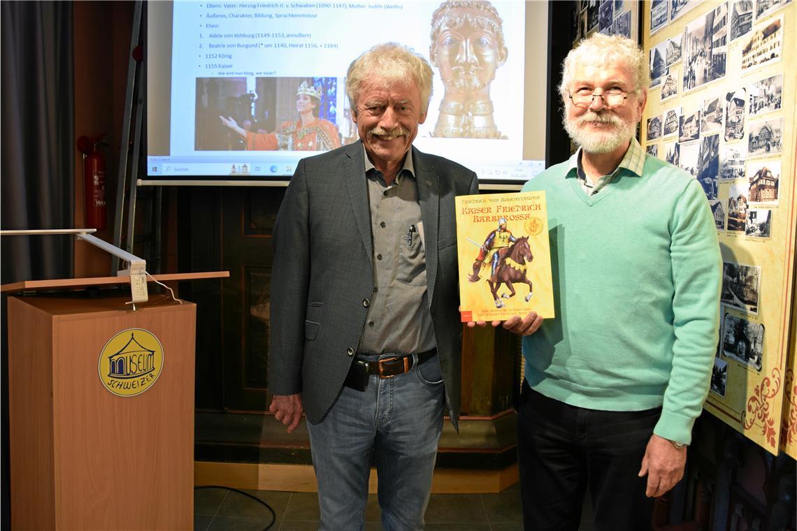 Gerhard Fritz (links) und Heinz Renz mit ihrem Werk. Foto: Elisabeth Klaper