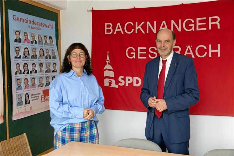 Gernot Gruber übergibt sein Landtagsmandat an Simone Kirschbaum. „Ich bin froh, dass ich so eine engagierte und tüchtige Nachfolgerin habe“, sagt der scheidende Abgeordnete. Der Abschied aus der Politik fällt ihm dennoch schwer. Foto: Alexander Becher