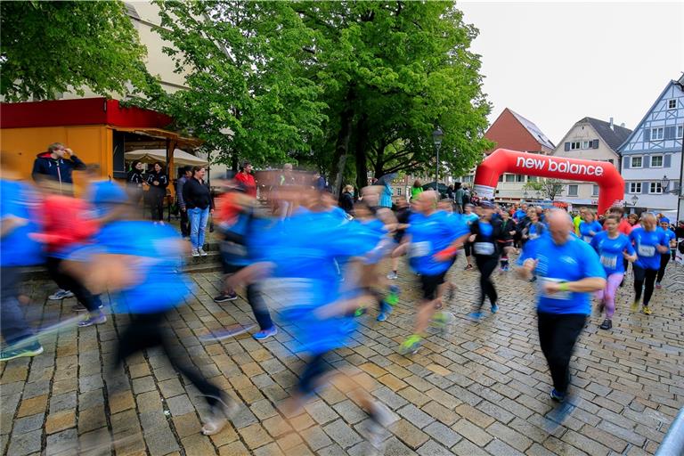 Gesättigt von Welzheimer Champagnerluft gehts für die Ausdauersportler morgen auf dem Kirchplatz in die zehnte Auflage des Laufcups Schwäbisch Fränkischer Wald. Foto: Alexander Becher