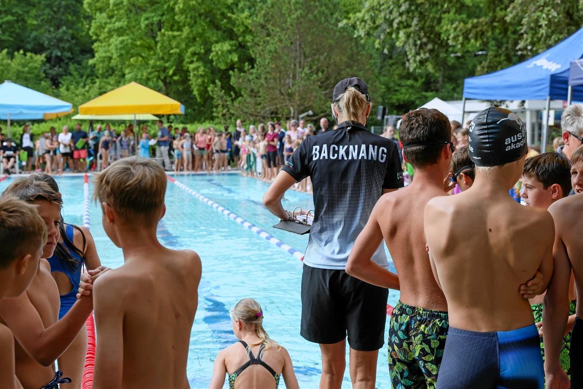 Gespannt warten die Schüler auf ihren Start bei der Backnanger Stadtmeisterschaft.  Foto: Alexander Becher