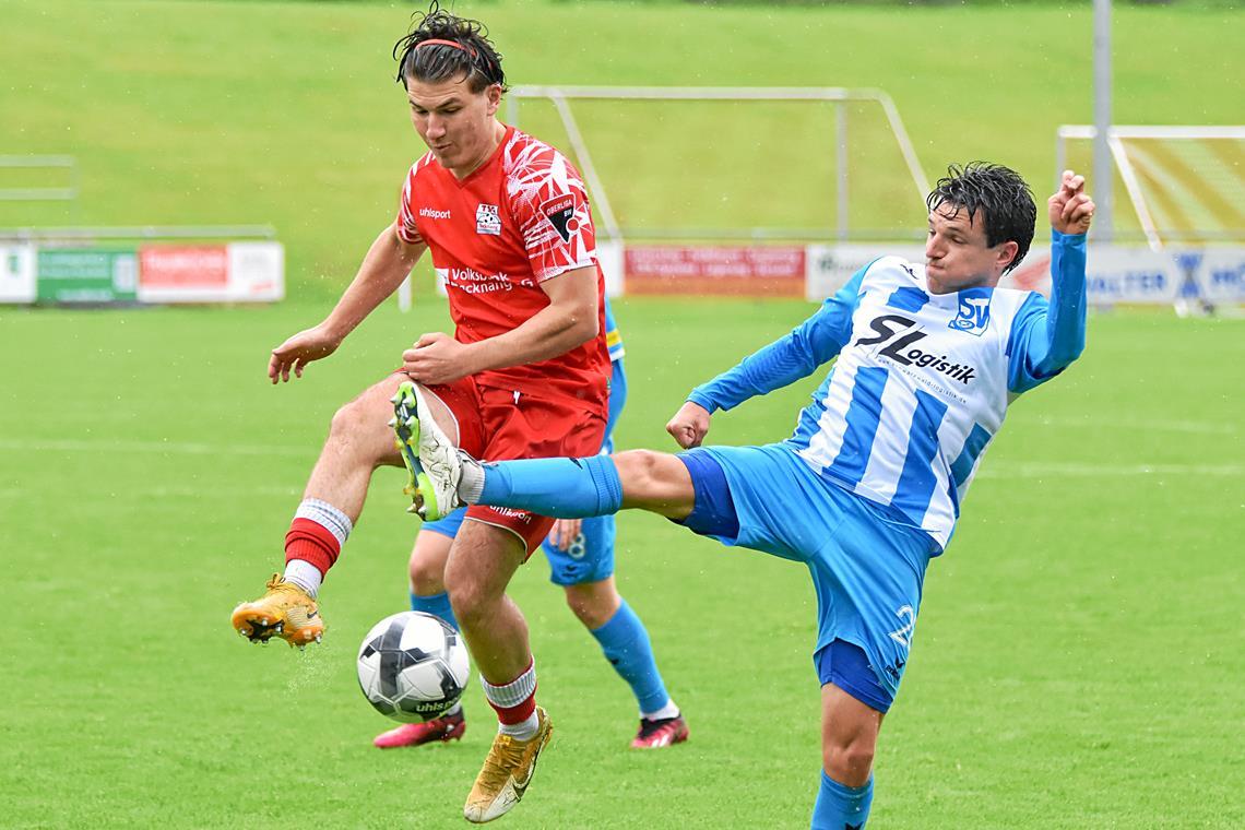 Gianni Mollo (links) hat zuletzt in Villingen ein richtig gutes Spiel für die TSG Backnang abgeliefert. Foto: Alexander Becher