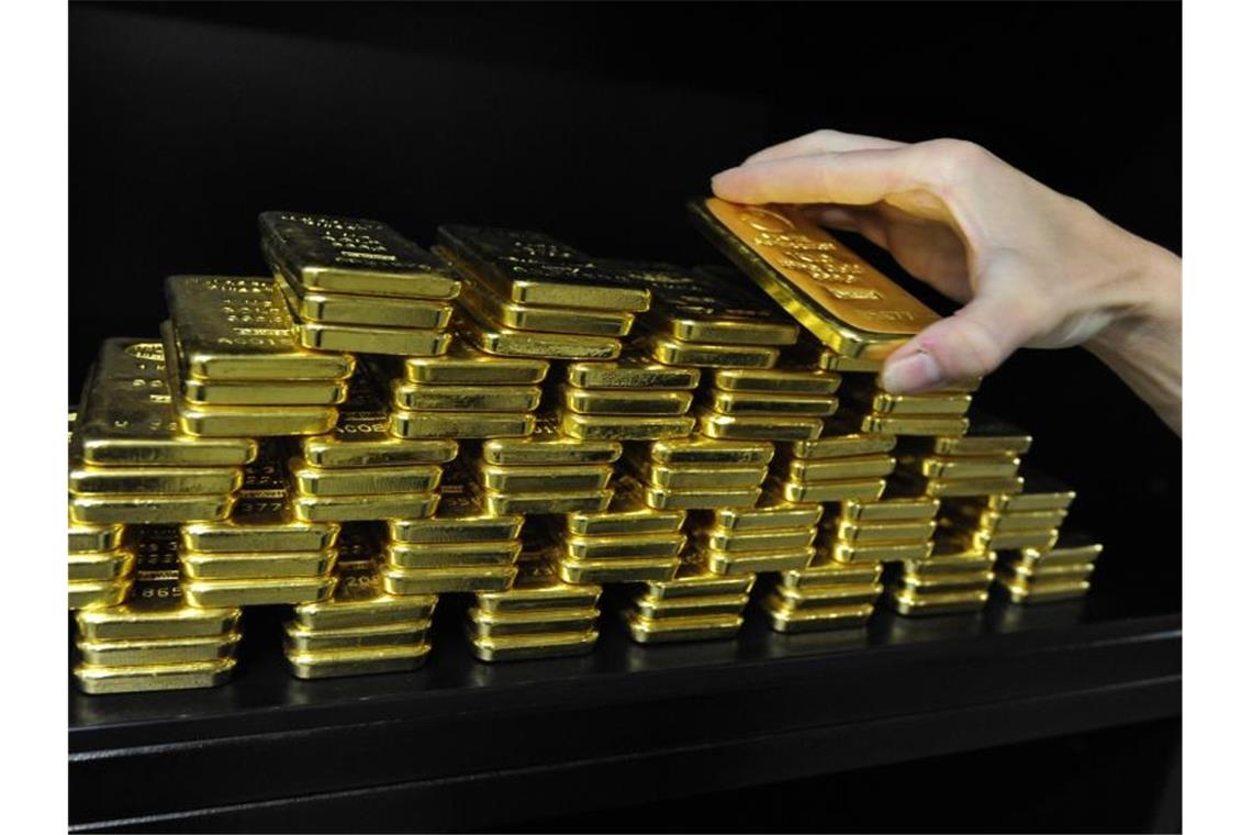 Branchenverband: Gold und Silber in der Krise gefragt Glänzendes Investment: Gold ist derzeit ausgesprochen gefragt, Silber auch. Foto: Andreas Gebert/dpa/dpa-tmn