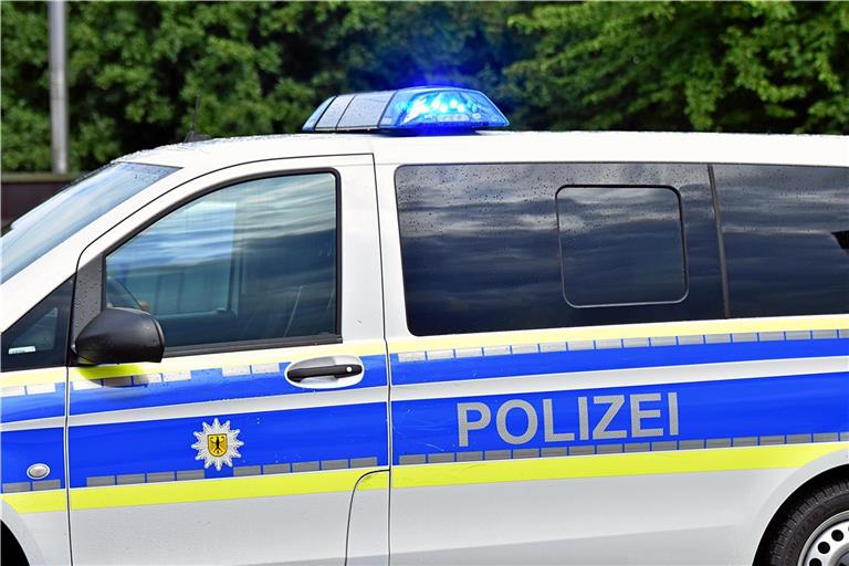 Gleich zweimal musste die Polizei am Mittwochabend nach Allmersbach fahren.Symbolfoto: Tobias Sellmaier