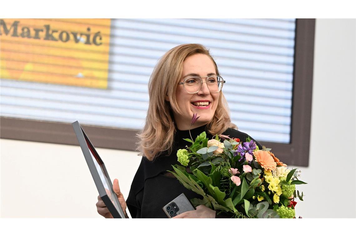 Glücklich: Barbi Marković hat den Preis der Leipziger Buchmesse 2024 in der Kategorie Belletristik für ihr Buch "Minihorror" gewonnen.