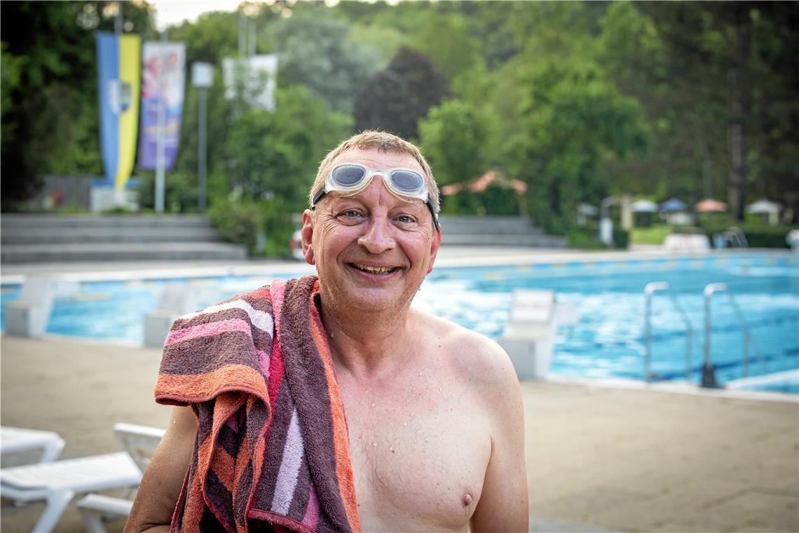 Götz Kemmler ist begeisterter Frühschwimmer. Mindestens 1000 Meter schwimmt er pro Besuch, manchmal auch deutlich mehr.