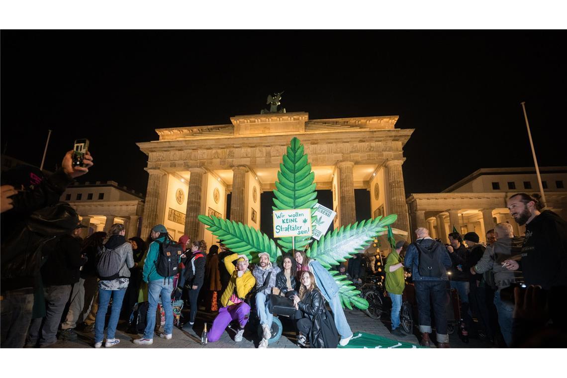Gras-Fans feiern die Legalisierung in Berlin.