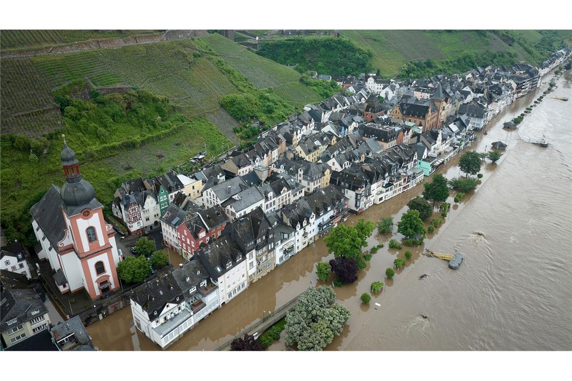 Große Teile der Altstadt von Zell an der Mosel stehen unter Wasser.