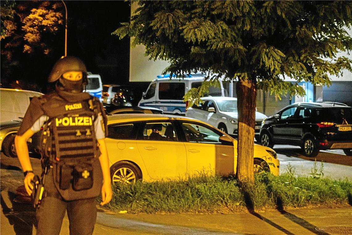 Anrufer droht, in Winnenden Geiseln zu töten Großeinsatz der Polizei in Winnenden. Foto: 7aktuell.de/Simon Adomat