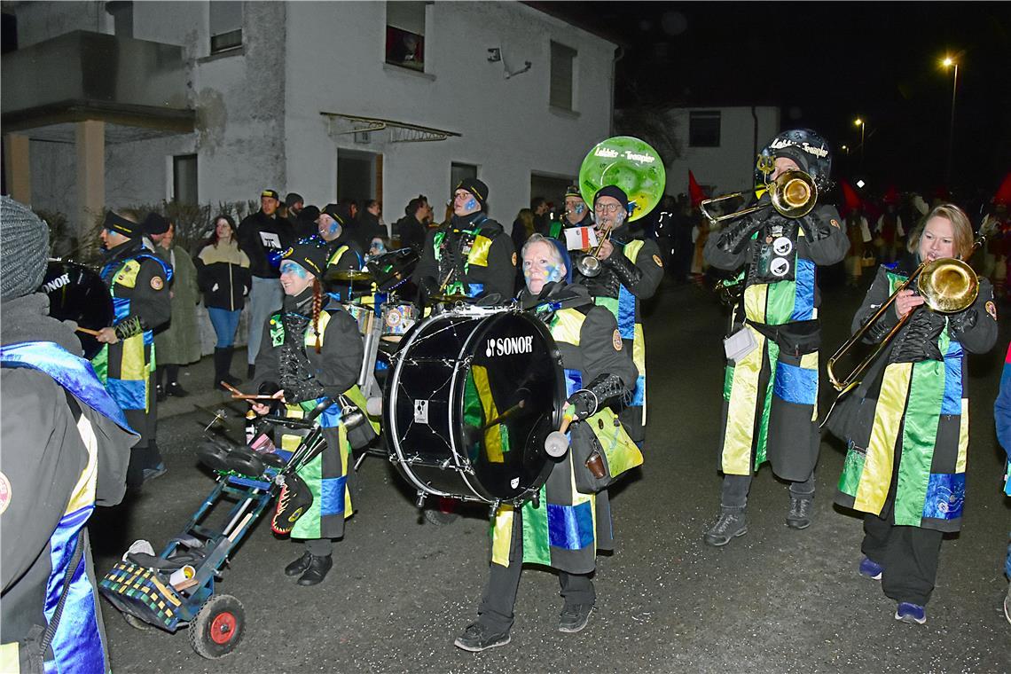 Guggenmusik von den Lohkäs Tramplern aus Backnang. Tolle Stimmung beim Fasching....