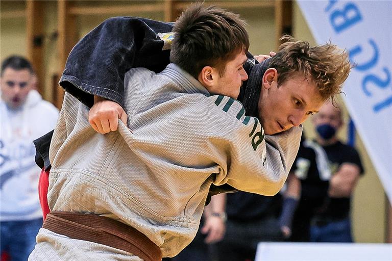 Guido Kramer (hinten) kämpft mit der TSG um den Ligaverbleib. Foto: Alexander Becher