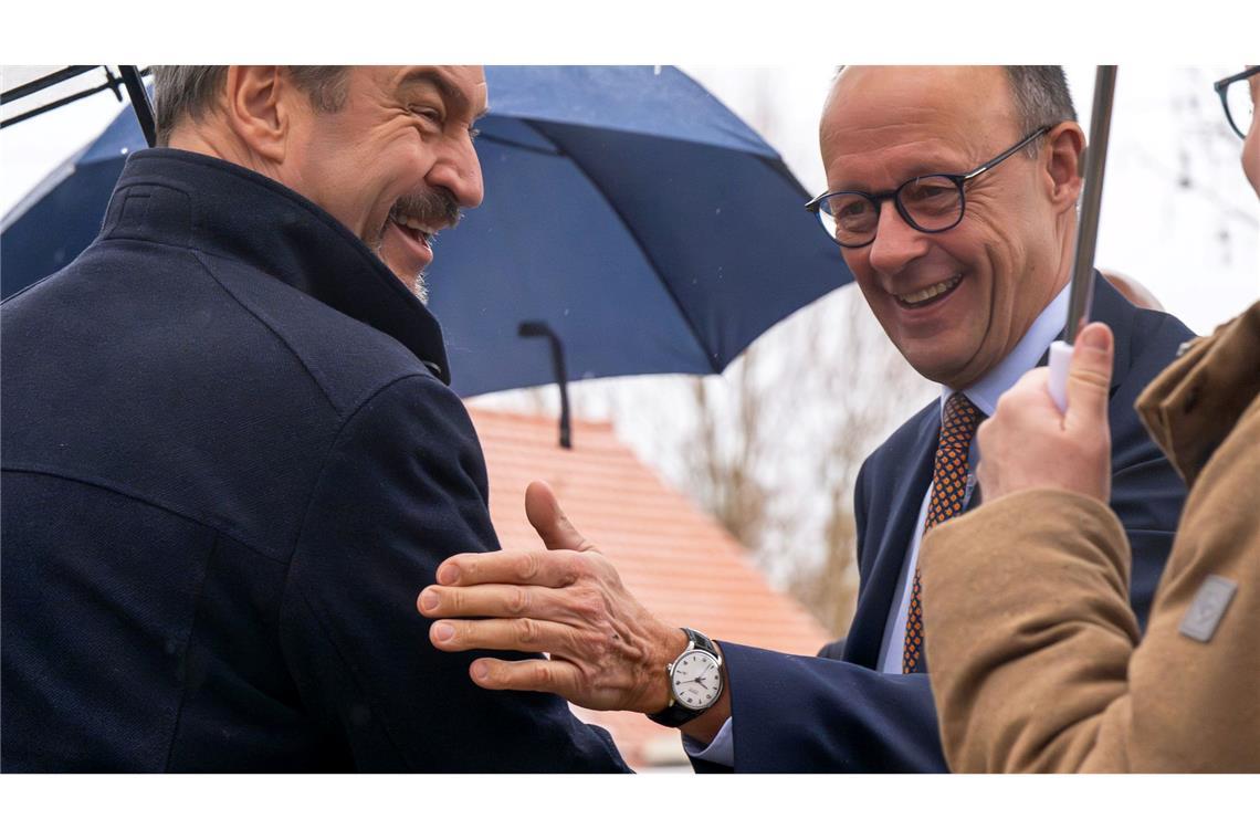 Gut lachen haben CSU-Chef Markus Söder (l) und CDU-Chef Friedrich Merz bei der Winterklausur der CSU-Landesgruppe im Bundestag in Kloster Seeon. Die Union hat gute Chancen, bei den kommenden Bundestagswahlen stärkste Kraft zu werden und die Ampelregierung abzulösen.