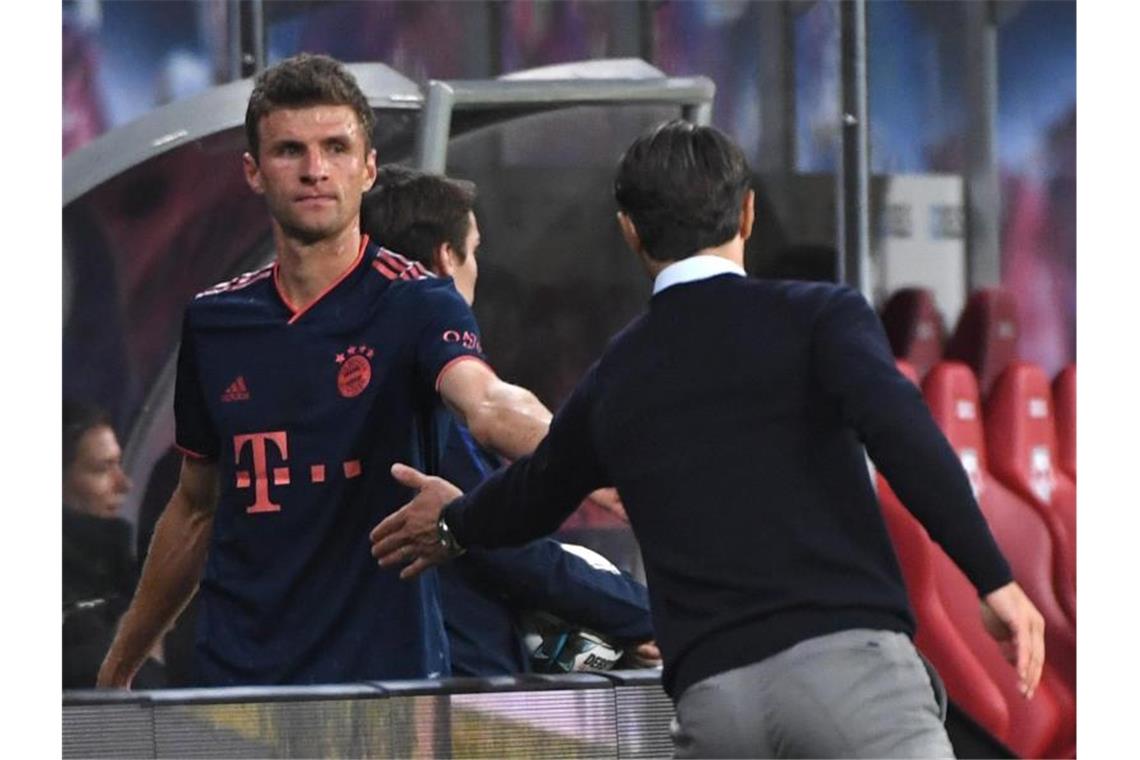 „Not am Mann“-Aussage: Kovac räumt „Fehler“ ein Haben sich ausgesprochen: Thomas Müller (l) und Trainer Niko Kovac. Foto: Hendrik Schmidt/dpa-Zentralbild/dpa