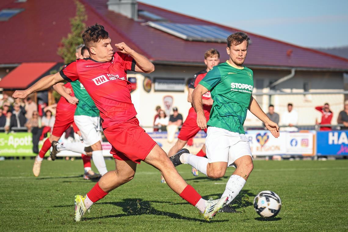 Hannes Theilacker (links) und der SV Allmersbach trennten sich Ende Oktober im Hinspiel von Lukas Rosenke und der SG Oppenweiler/Strümpfelbach trotz mehrfacher Führung mit 4:4. Foto: Alexander Becher