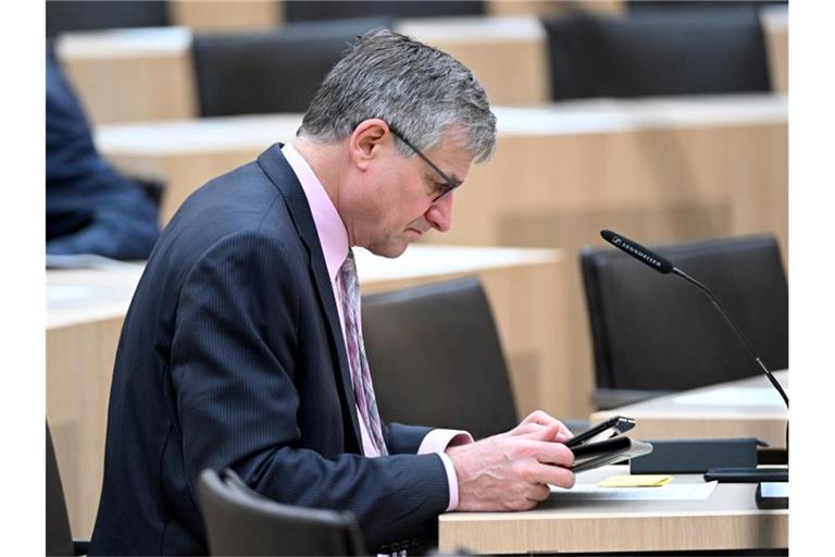 Hans-Ulrich Rülke sitzt auf seinem Platz. Foto: Bernd Weißbrod/dpa/Archivbild