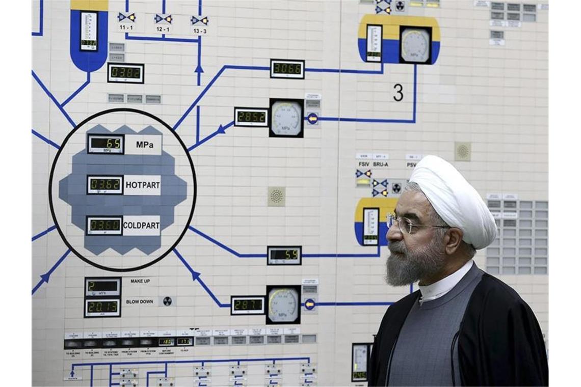 Hassan Ruhani, Präsident des Iran, besucht das Kernkraftwerk Buschehr. Foto: Mohammad Berno/Iranian President's Office/AP/dpa