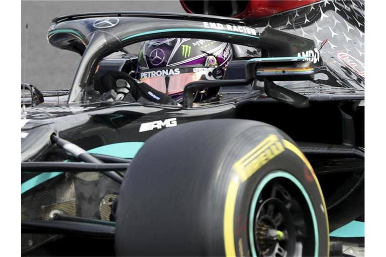 Hat mit seinem Sieg beim Grand Prix der Eifel Schumachers Rekord eingestellt: Lewis Hamilton. Foto: Wolfgang Rattay/Pool Reuters/AP/dpa