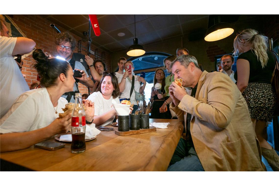 Hat sich als großer Döner-Fan geoutet: Bayerns Ministerpräsident Markus Söder. (Archivbild)