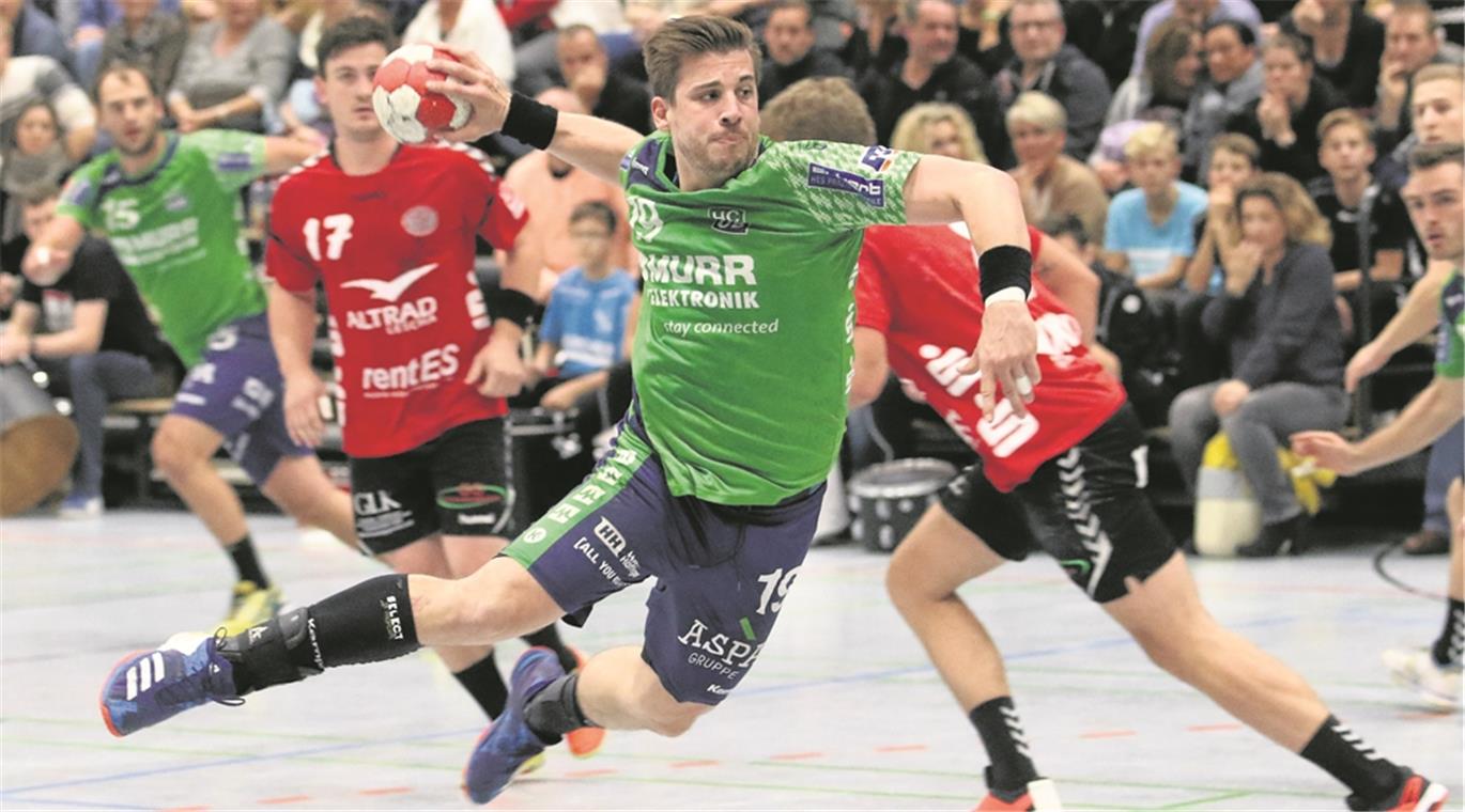 Stabil in der Abwehr, zielstrebig im Angriff HCOB-Akteur Philipp Schöbinger (beim Wurf) glänzte als Kreisläufer und auch in der Abwehr.Foto: A. Hornauer