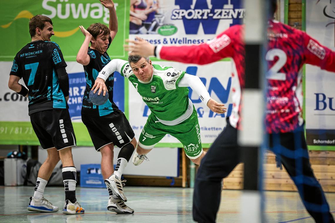 HCOB-Kreisläufer Alexander Schmid sieht sein Team für den weiteren Saisonverlauf auf einem guten Weg. Foto: Alexander Becher