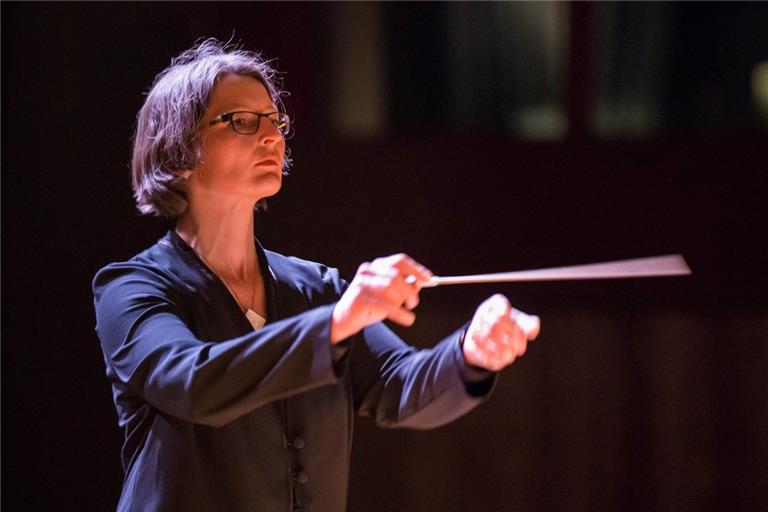 Heidi Maier hat sich für das Konzert am 10. April im Backnanger Bürgerhaus ein pfiffiges Programm überlegt. Foto: Ursula Schreckenhoefer