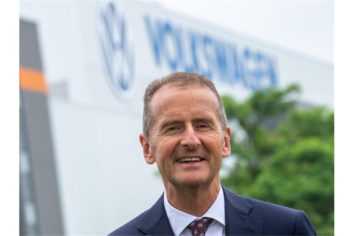 VW-Konzernchef Diess bekommt neuen Vertrag bis Herbst 2025 Herbert Diess, VW-Konzernchef, vor dem Werk von Volkswagen in Zwickau. Foto: Hendrik Schmidt/dpa