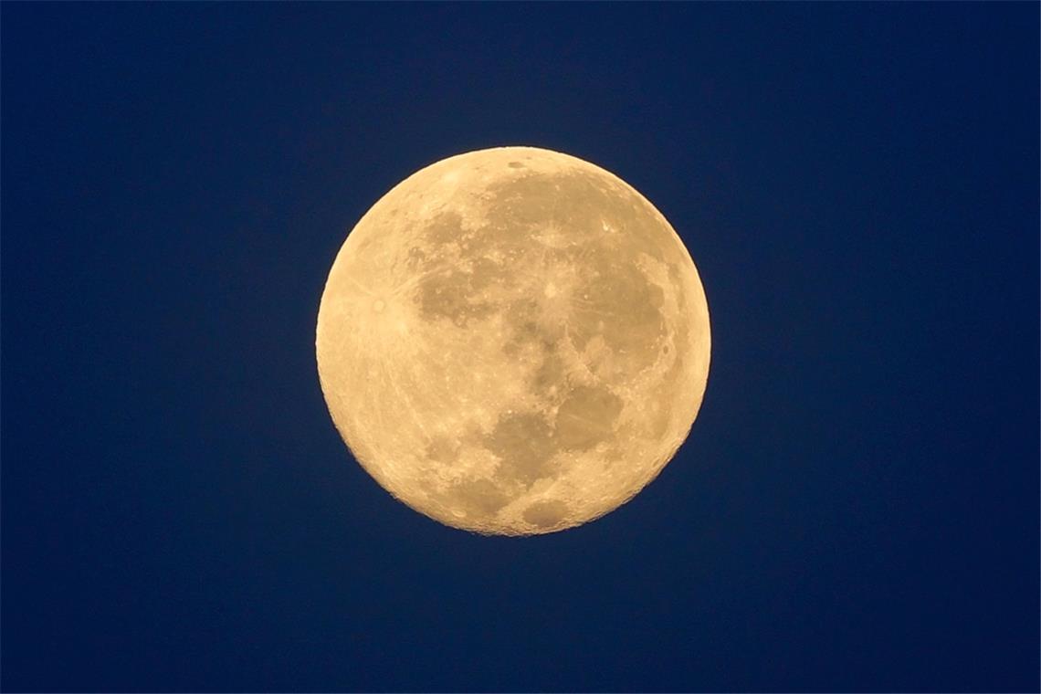 Heute erscheint der Mond besonders groß.