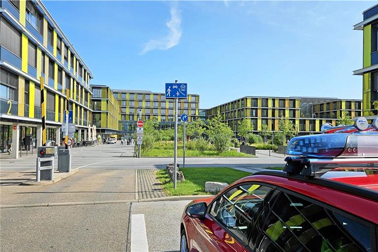 Heute Morgen nach einem Kellerbrand Schauplatz eines Feuerwehreinsatzes. Das Winnender Krankenhaus. Foto: 7 aktuell