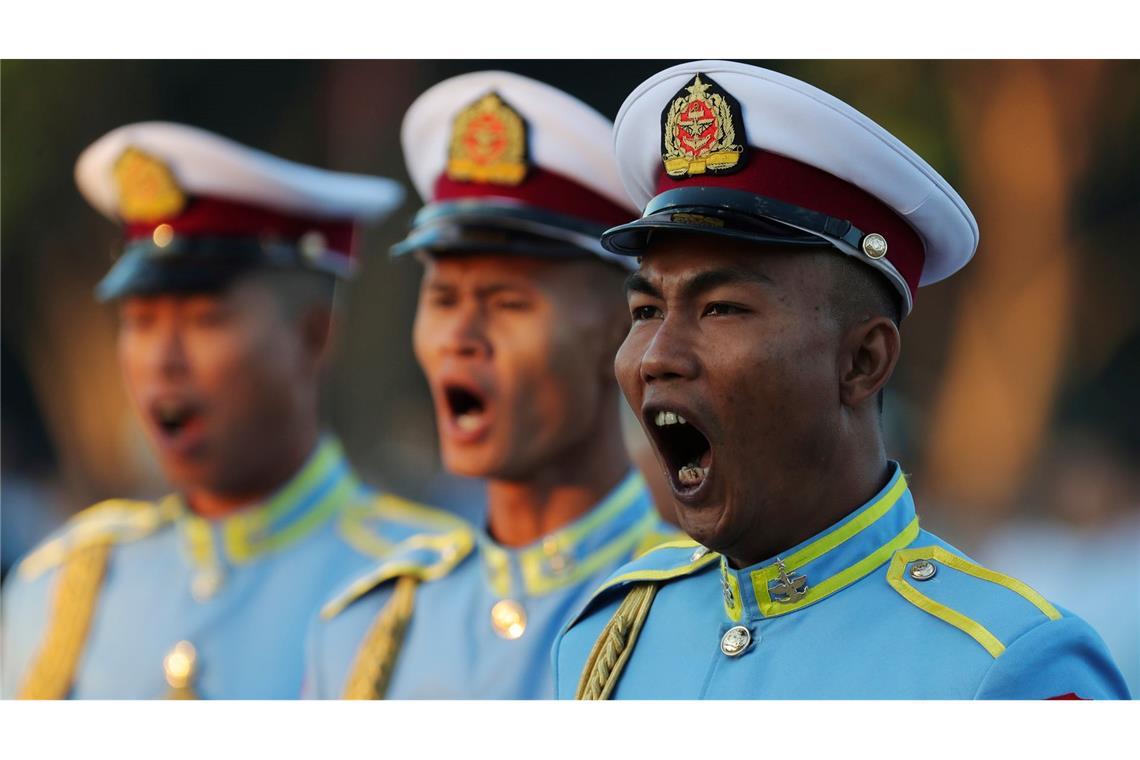 Hochrangige Soldaten während einer Zeremonie zum 76. Jahrestag der Unabhängigkeit Myanmars in Naypyitaw.