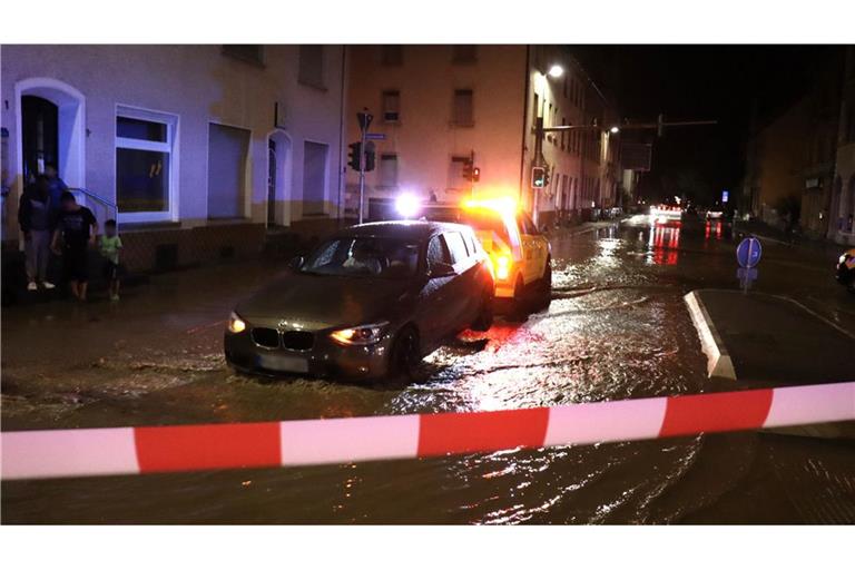 Hochwasser überflutet den Kreis Karlsruhe. Die Stadt Bruchsal warnt vor hohem Wasserverbrauch. (Archivbild)