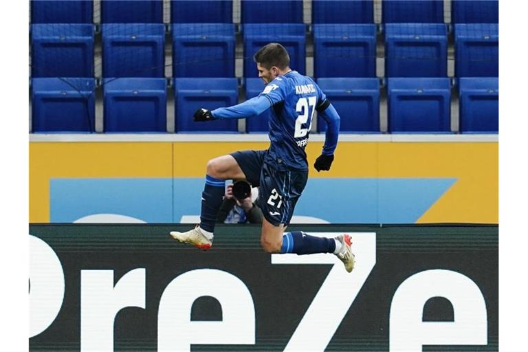 Hoffenheims Andrej Kramaric jubelt nach einem Treffer. Foto: Uwe Anspach/dpa/Archivbild