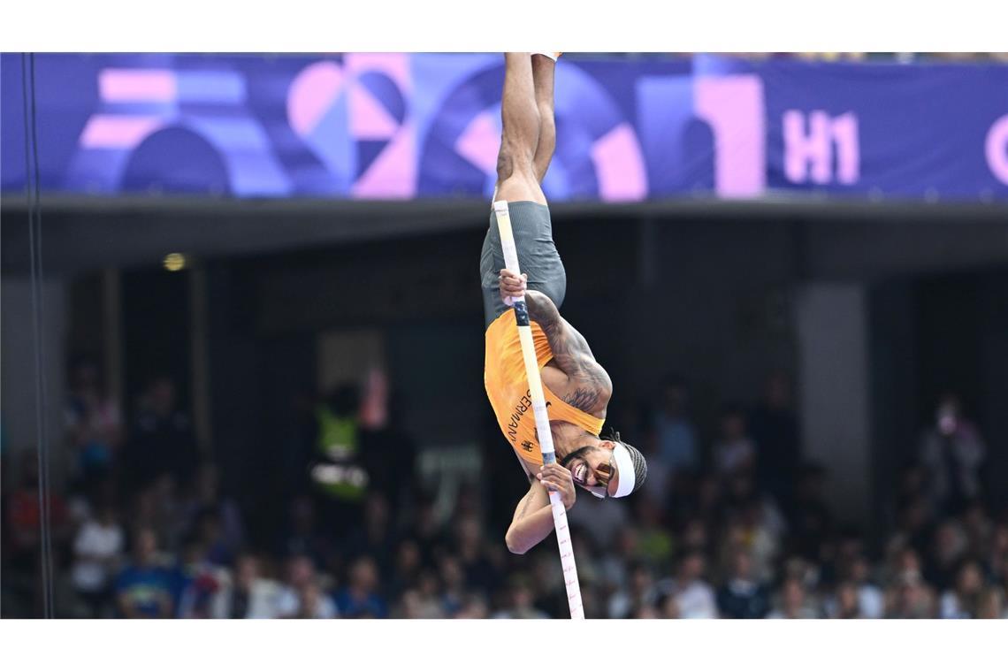 Hohe Ziele gesetzt: Der Deutsche Bo Kanda Lita Baehre springt beim Vorkampf vom Stabhochsprung bei den Olympischen Spielen.