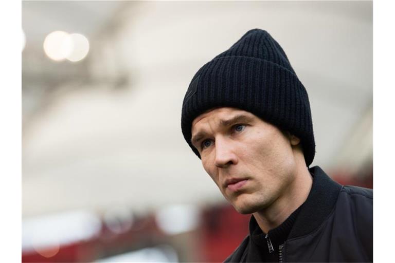 Holger Badstuber vom VfB Stuttgart steht vor dem Spiel im Stadion. Foto: Tom Weller/dpa/Archivbild