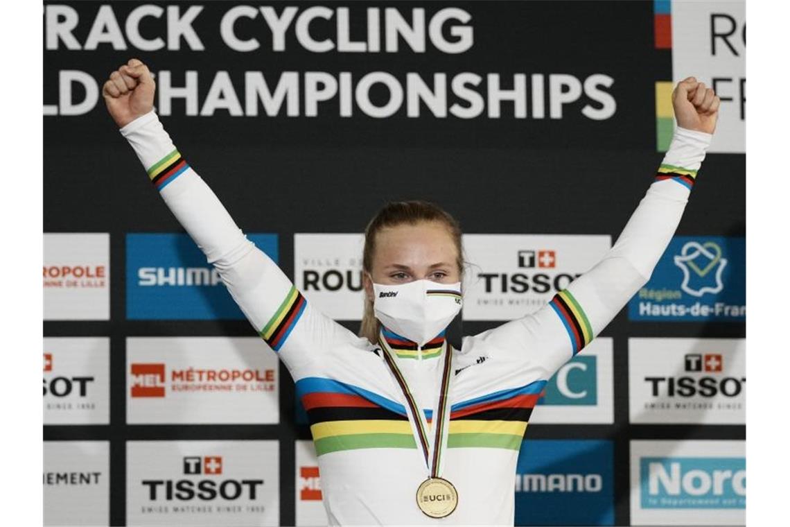 Holte dreimal Gold bei der Bahnrad-WM in Roubaix: Lea Sophie Friedrich. Foto: Thibault Camus/AP/dpa